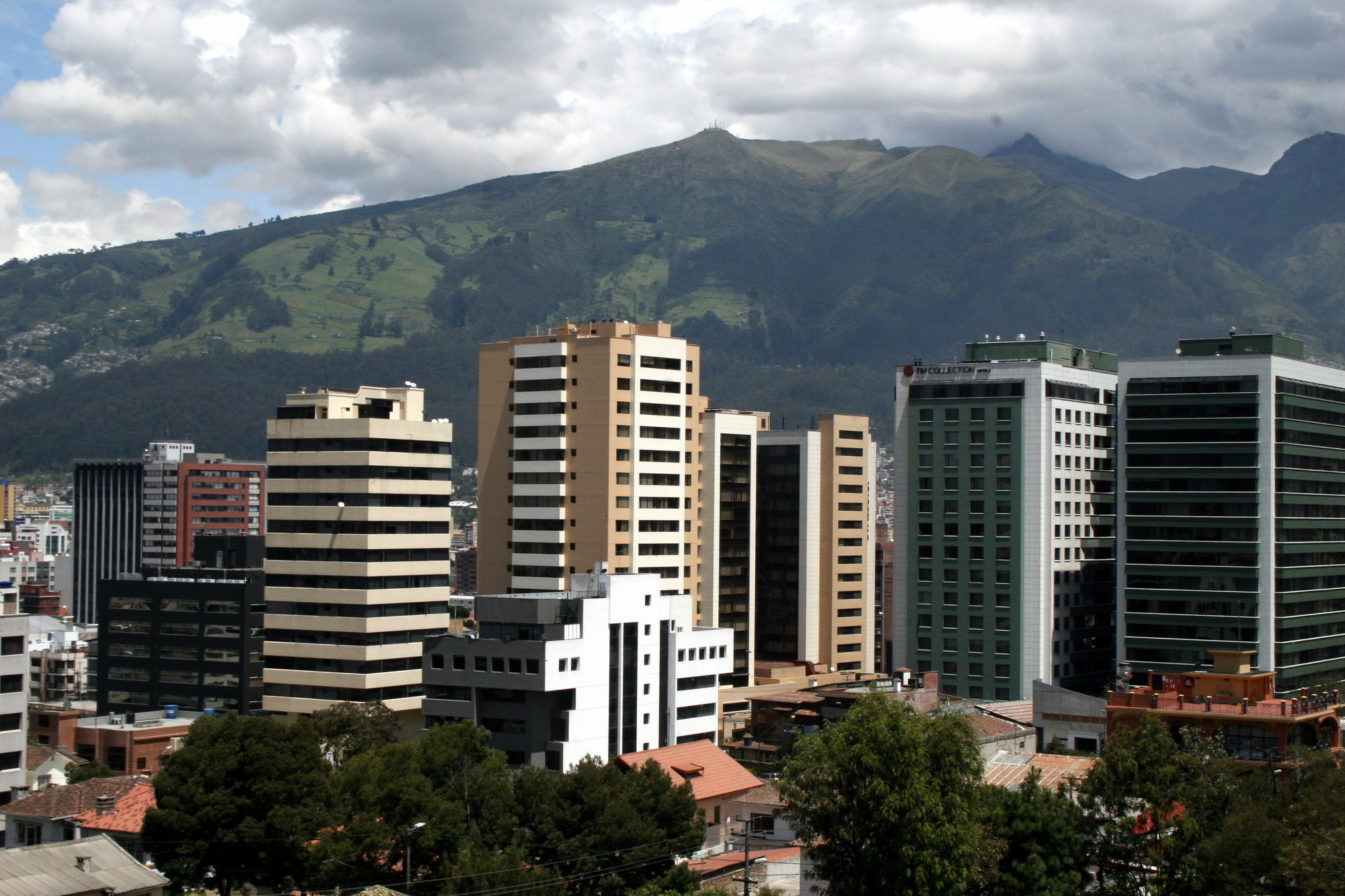 Hostal de La Mancha Quito Exterior foto